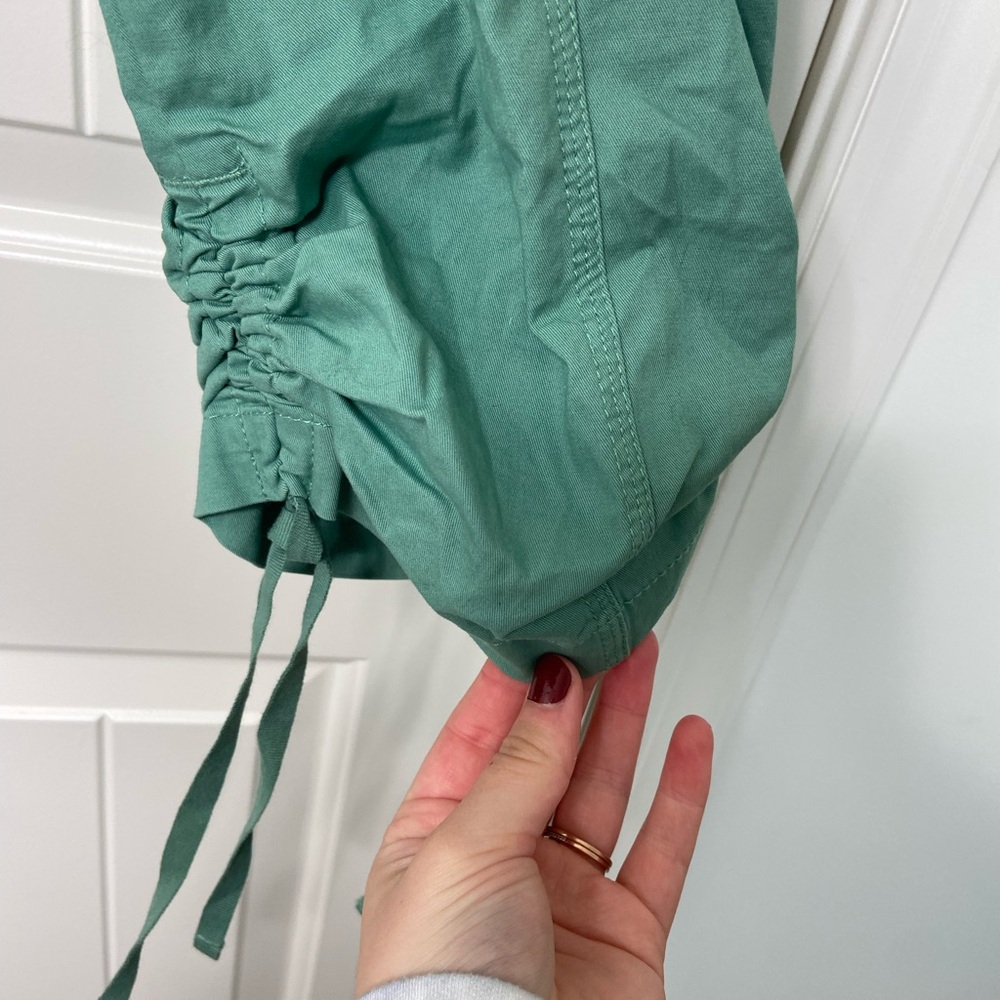 Gloria Vanderbilt women’s green soft waistband tie cinched hem capri pants 10 - Picture 3 of 9